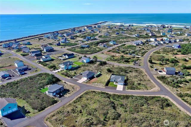 1420 Diamond Head Avenue SW, Ocean Shores, WA 98569