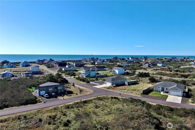 1420 Diamond Head Avenue SW, Ocean Shores, WA 98569
