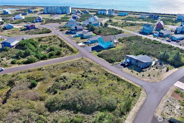 1420 Diamond Head Avenue SW, Ocean Shores, WA 98569
