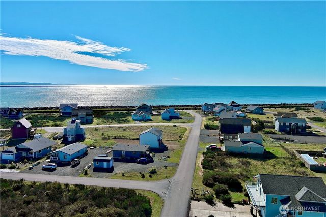 1420 Diamond Head Avenue SW, Ocean Shores, WA 98569
