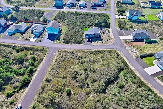1420 Diamond Head Avenue SW, Ocean Shores, WA 98569