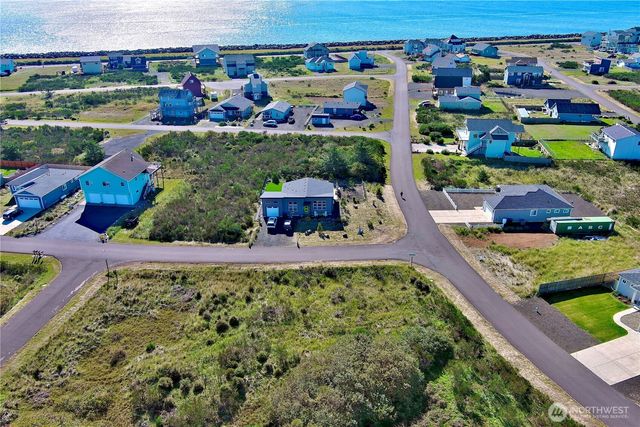 1420 Diamond Head Avenue SW, Ocean Shores, WA 98569
