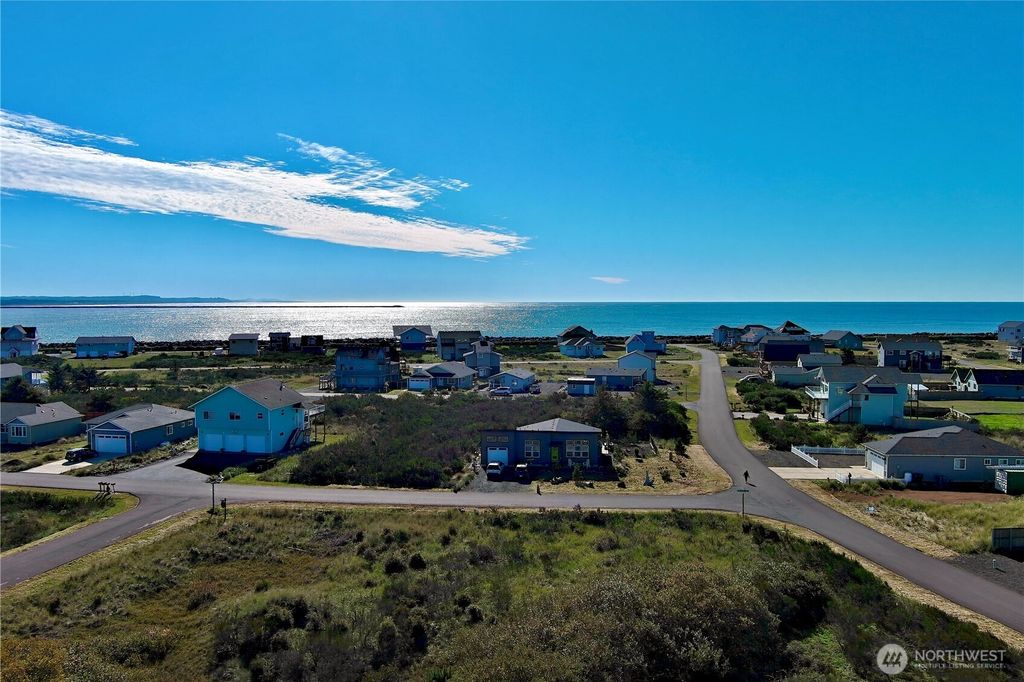 1420 Diamond Head Avenue SW, Ocean Shores, WA 98569
