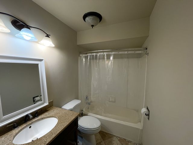19360 Wolf Road 8, Mokena, IL 60448
