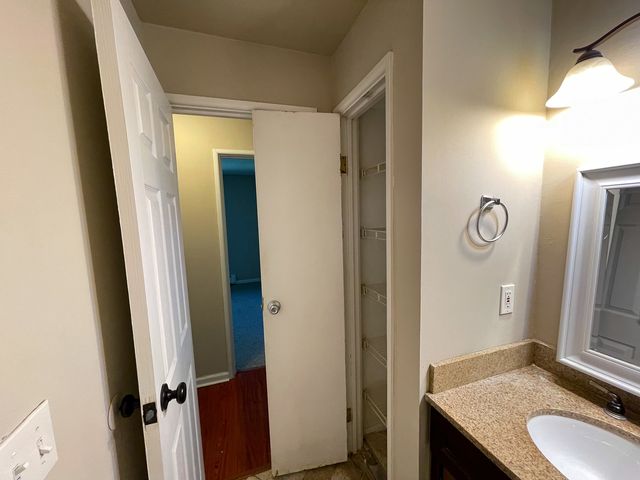 19360 Wolf Road 8, Mokena, IL 60448