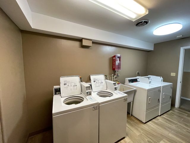 19360 Wolf Road 8, Mokena, IL 60448