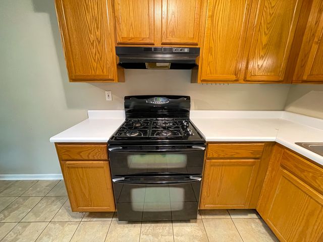 19360 Wolf Road 8, Mokena, IL 60448