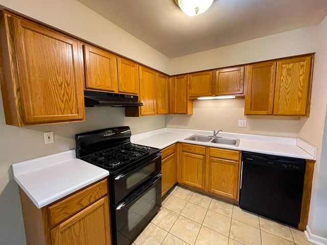 19360 Wolf Road 8, Mokena, IL 60448