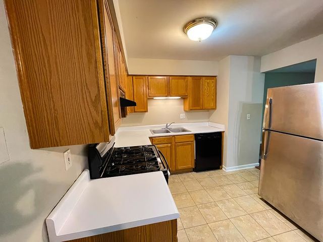 19360 Wolf Road 8, Mokena, IL 60448