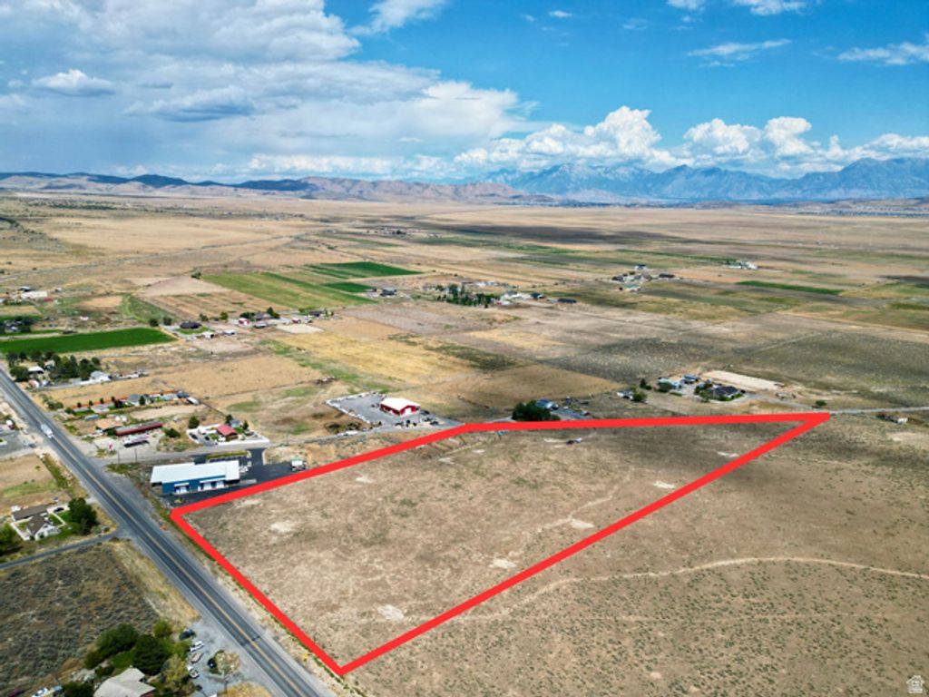 Image 4 of property listing at 376 E STATION RD #9, Cedar Fort, UT 84013