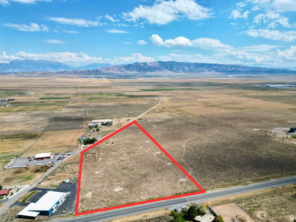 Image 7 of property listing at 376 E STATION RD #9, Cedar Fort, UT 84013