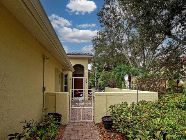 251 VISTA DEL LAGO WAY, Venice, FL 34292