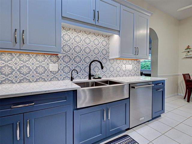 251 VISTA DEL LAGO WAY, Venice, FL 34292