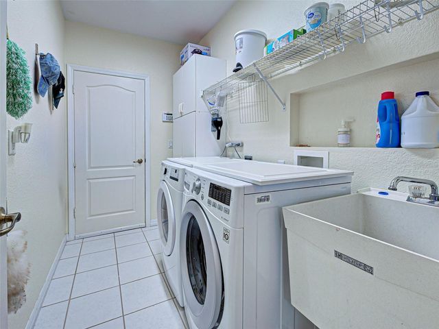 251 VISTA DEL LAGO WAY, Venice, FL 34292