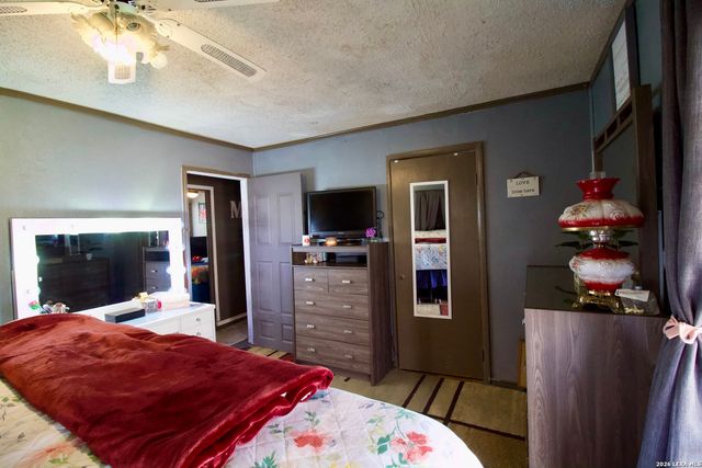 1013 E Hutchinson, Beeville, TX 78102