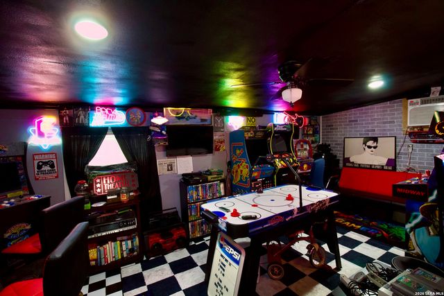 1013 E Hutchinson, Beeville, TX 78102