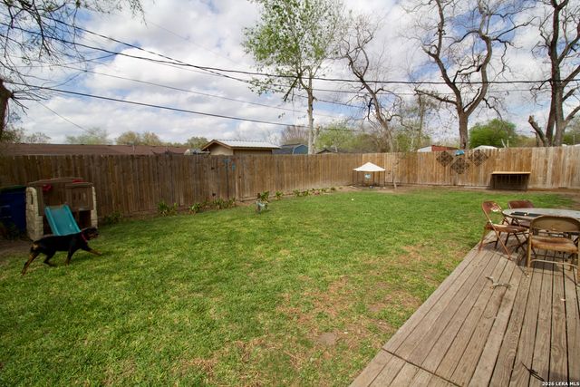 1013 E Hutchinson, Beeville, TX 78102