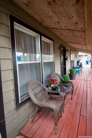 1013 E Hutchinson, Beeville, TX 78102