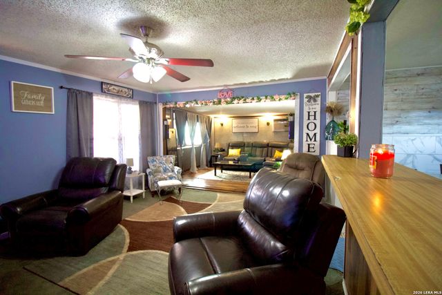 1013 E Hutchinson, Beeville, TX 78102