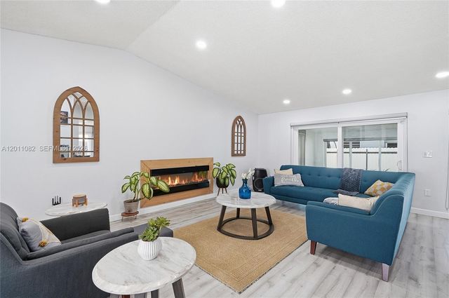 20102 NW 62nd Ave, Hialeah, FL 33015