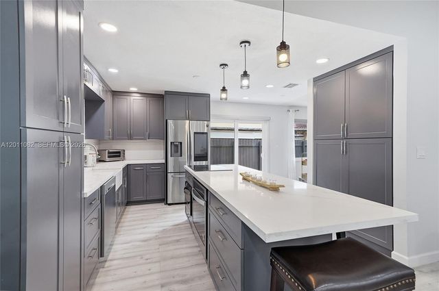 20102 NW 62nd Ave, Hialeah, FL 33015
