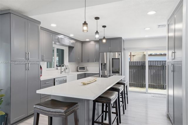 20102 NW 62nd Ave, Hialeah, FL 33015