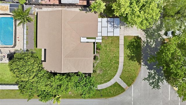 20102 NW 62nd Ave, Hialeah, FL 33015
