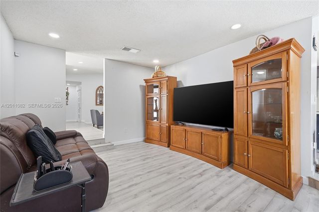 20102 NW 62nd Ave, Hialeah, FL 33015