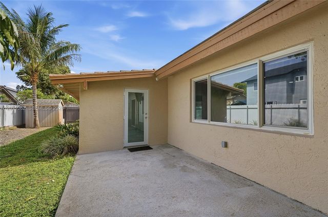 20102 NW 62nd Ave, Hialeah, FL 33015