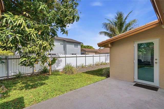 20102 NW 62nd Ave, Hialeah, FL 33015