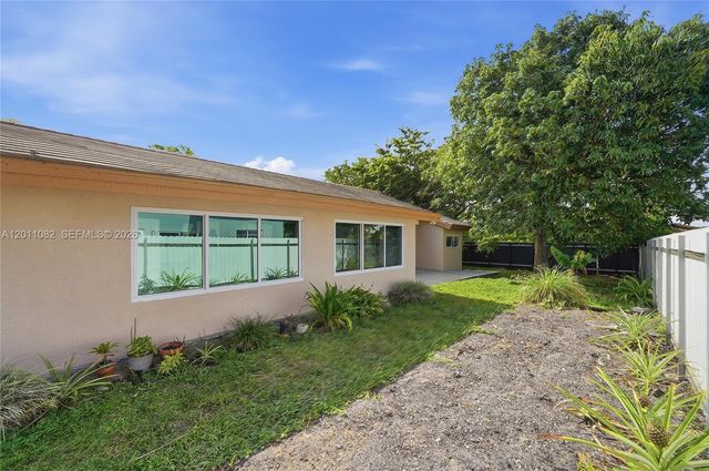 20102 NW 62nd Ave, Hialeah, FL 33015