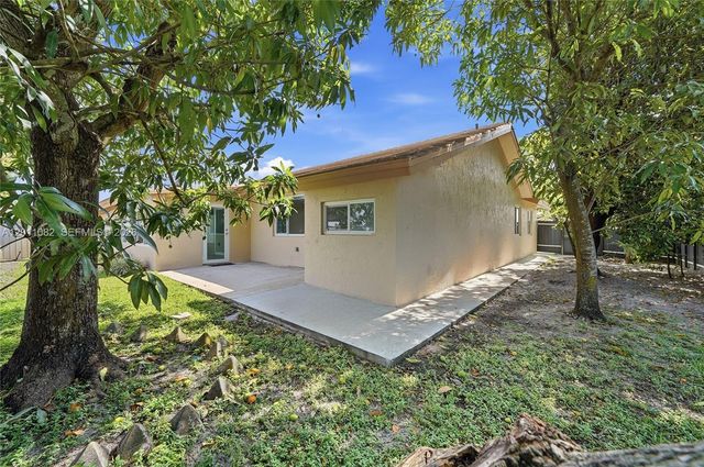 20102 NW 62nd Ave, Hialeah, FL 33015