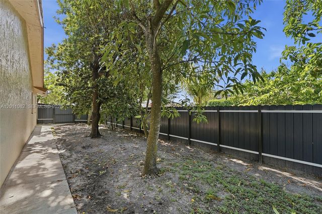 20102 NW 62nd Ave, Hialeah, FL 33015