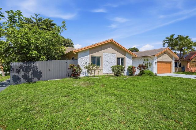 20102 NW 62nd Ave, Hialeah, FL 33015