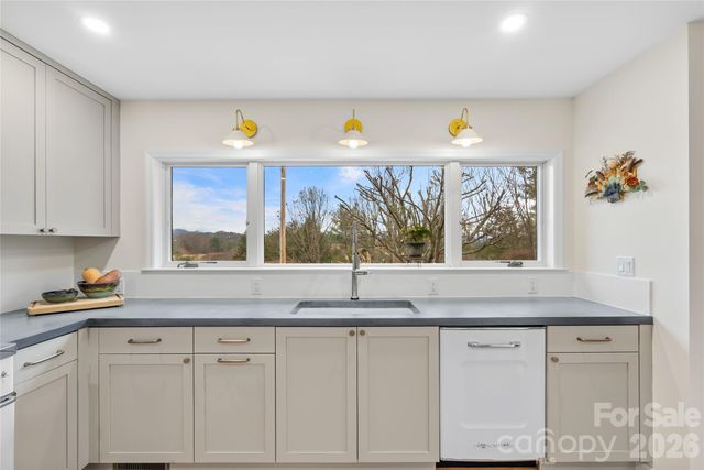 132 Snelson Cemetary Road, Leicester, NC 28748