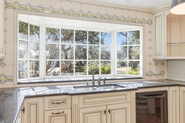 571 Fernwood Rd., Murrells Inlet, SC 29576