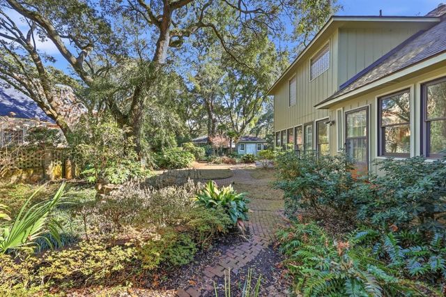 571 Fernwood Rd., Murrells Inlet, SC 29576