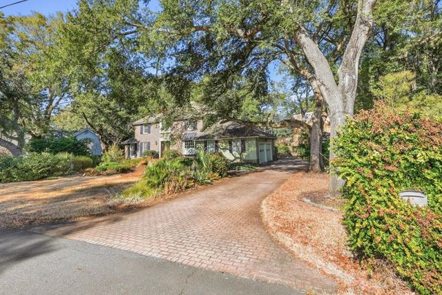 571 Fernwood Rd., Murrells Inlet, SC 29576