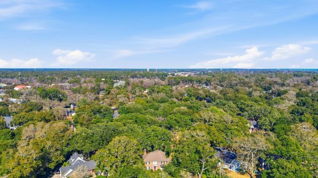 571 Fernwood Rd., Murrells Inlet, SC 29576