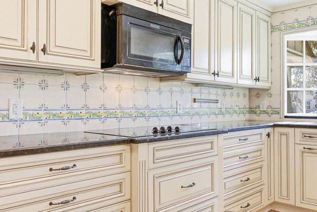 571 Fernwood Rd., Murrells Inlet, SC 29576