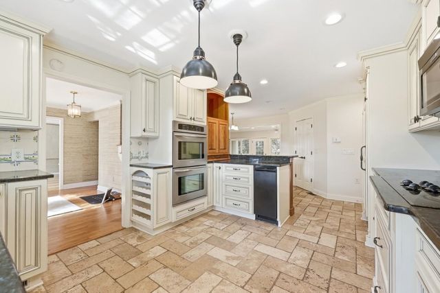 571 Fernwood Rd., Murrells Inlet, SC 29576