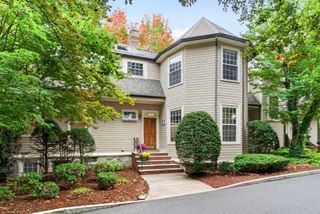 333 Brush Hill Rd A2, Milton, MA 02186