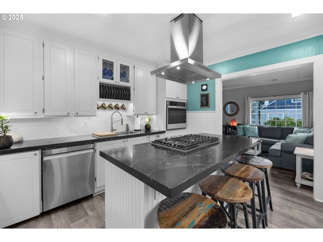 820 12TH Ave, Seaside, OR 97138