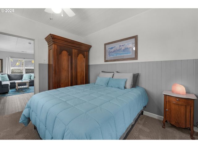 820 12TH Ave, Seaside, OR 97138