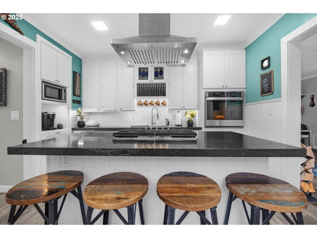 820 12TH Ave, Seaside, OR 97138