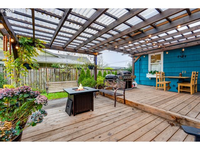 820 12TH Ave, Seaside, OR 97138