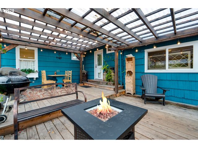 820 12TH Ave, Seaside, OR 97138