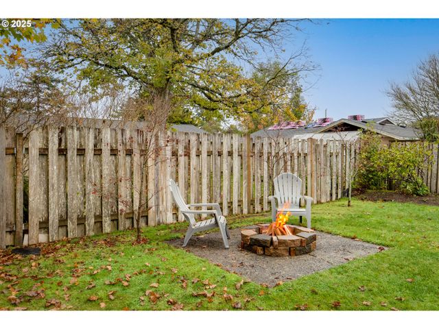 820 12TH Ave, Seaside, OR 97138