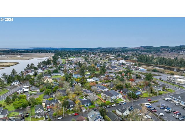820 12TH Ave, Seaside, OR 97138