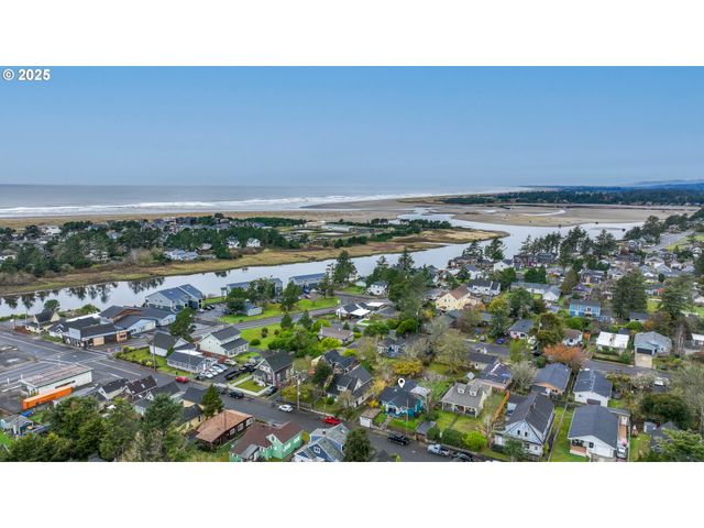 820 12TH Ave, Seaside, OR 97138